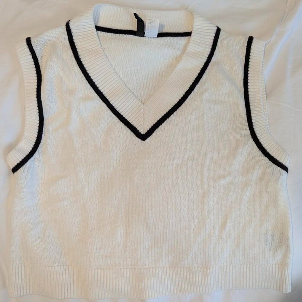 H&M Divided White and Black Vneck Sweater Vest